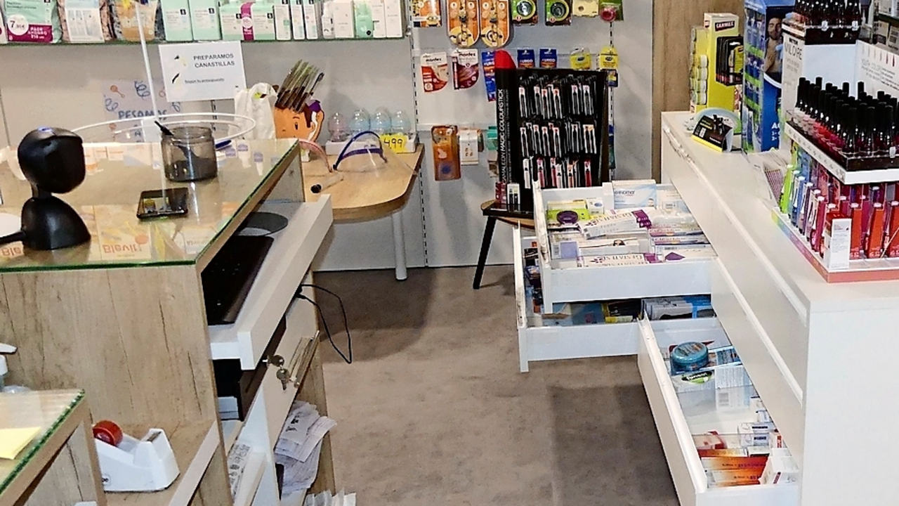 Interior de la farmacia. / ALERTA