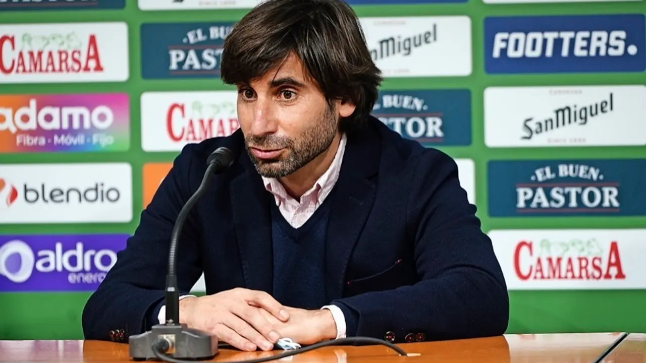 Pedro Men&eacute;ndez, ayer durante la presentaci&oacute;n de Riki. / Hardy