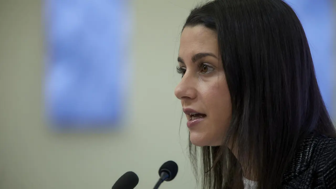 La presidenta de Ciudadanos, In&eacute;s Arrimadas, durante una rueda de prensa en la sede del partido en Madrid.