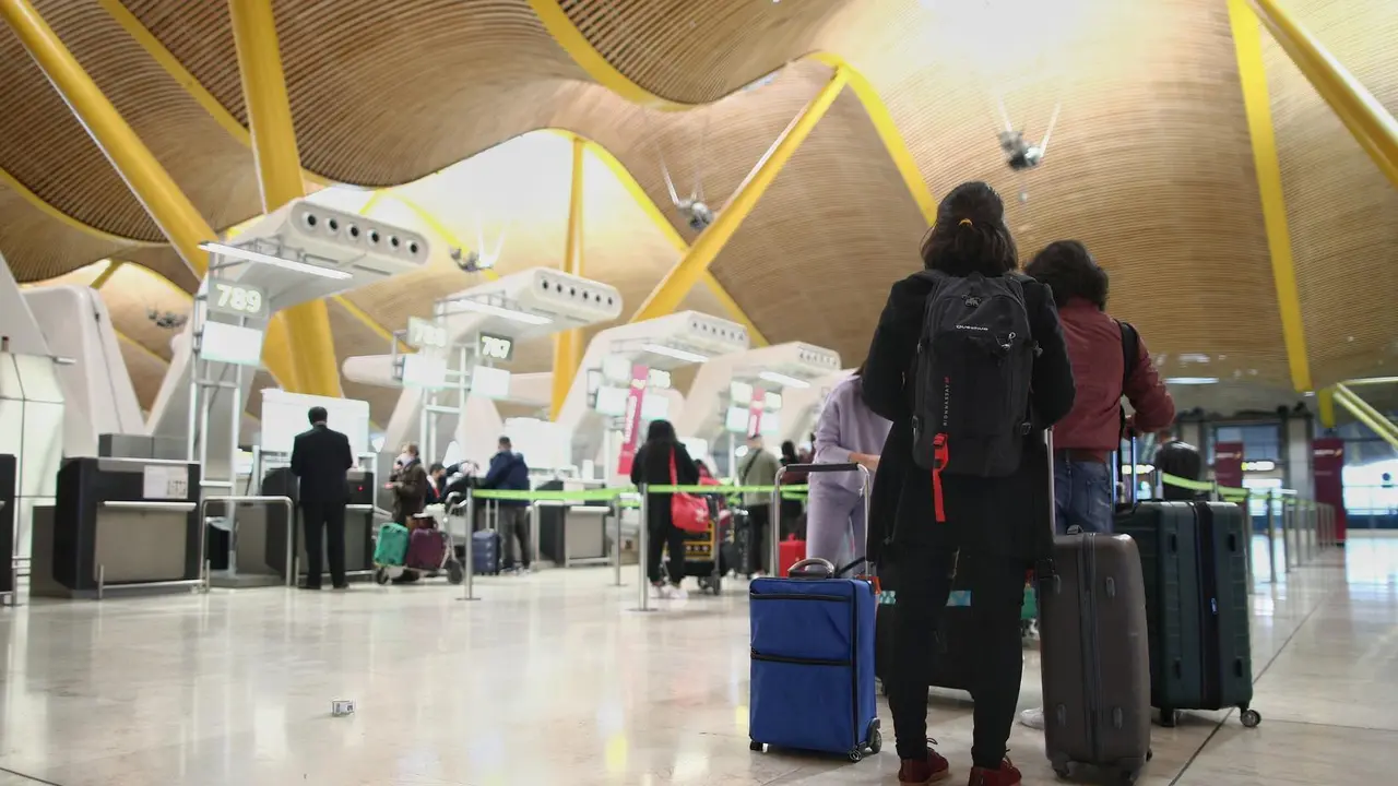 Espa&ntilde;a restringir&aacute; la entrada de vuelos y buques desde Reino Unido a partir de las 18.00 durante 14 d&iacute;as
