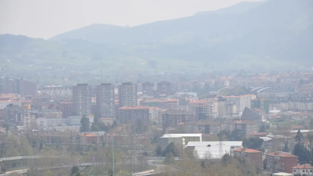 Vista de la localidad de Torrelavega desde lo alto del Hospital de Sierrallana. / S.D.