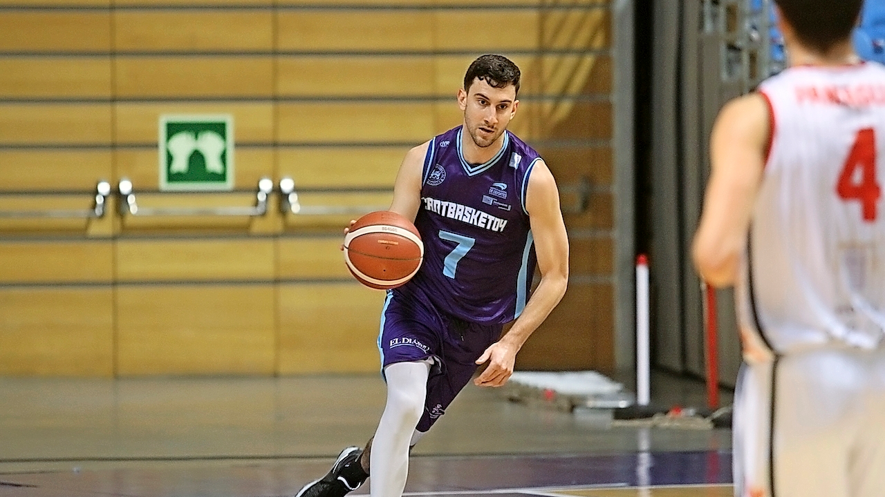 Jake Babic durante el encuentro del Cantbasket. / Pablo Lanza