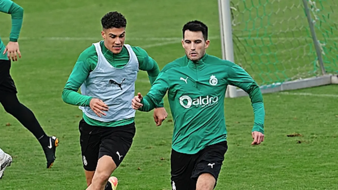Capanni e Isma L&oacute;pez (en la imagen) completar ayer su primer entrenamiento con el Racing, al igual que Traver. / Hardy