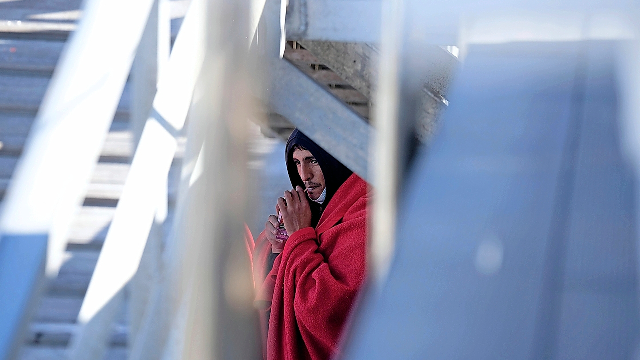 Un inmigrante llegado en patera a Canarias el pasado fin de semana. / EFE