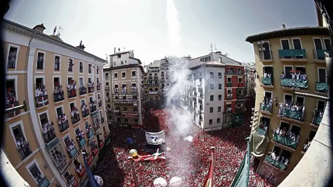 El chupinazo de 2019, el &uacute;ltimo a&ntilde;o en que se celebraron las fiestas de San Ferm&iacute;n antes de la pandemia Jes&uacute;s Diges EFE