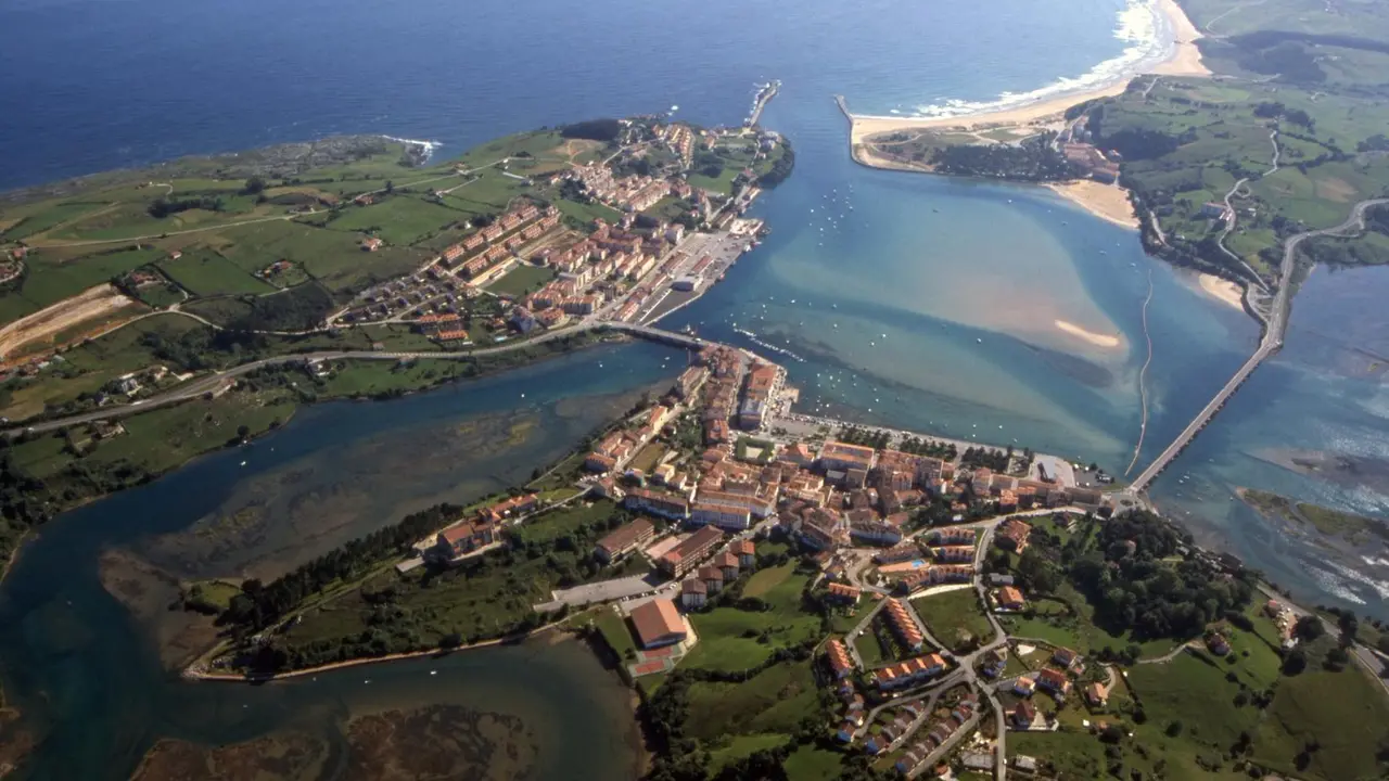 Vista a&eacute;rea de San Vicente de la Barquera