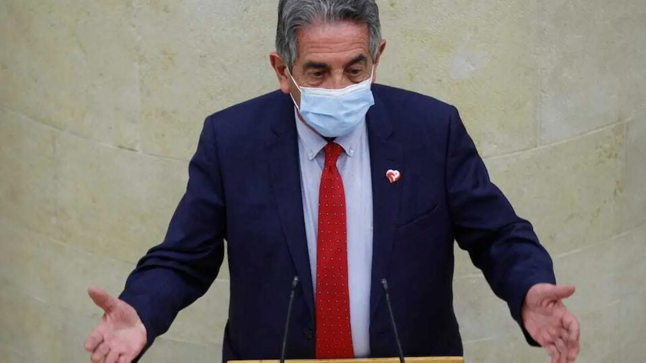El presidente de Cantabria, Miguel &Aacute;ngel Revilla durante el pleno de ayer.