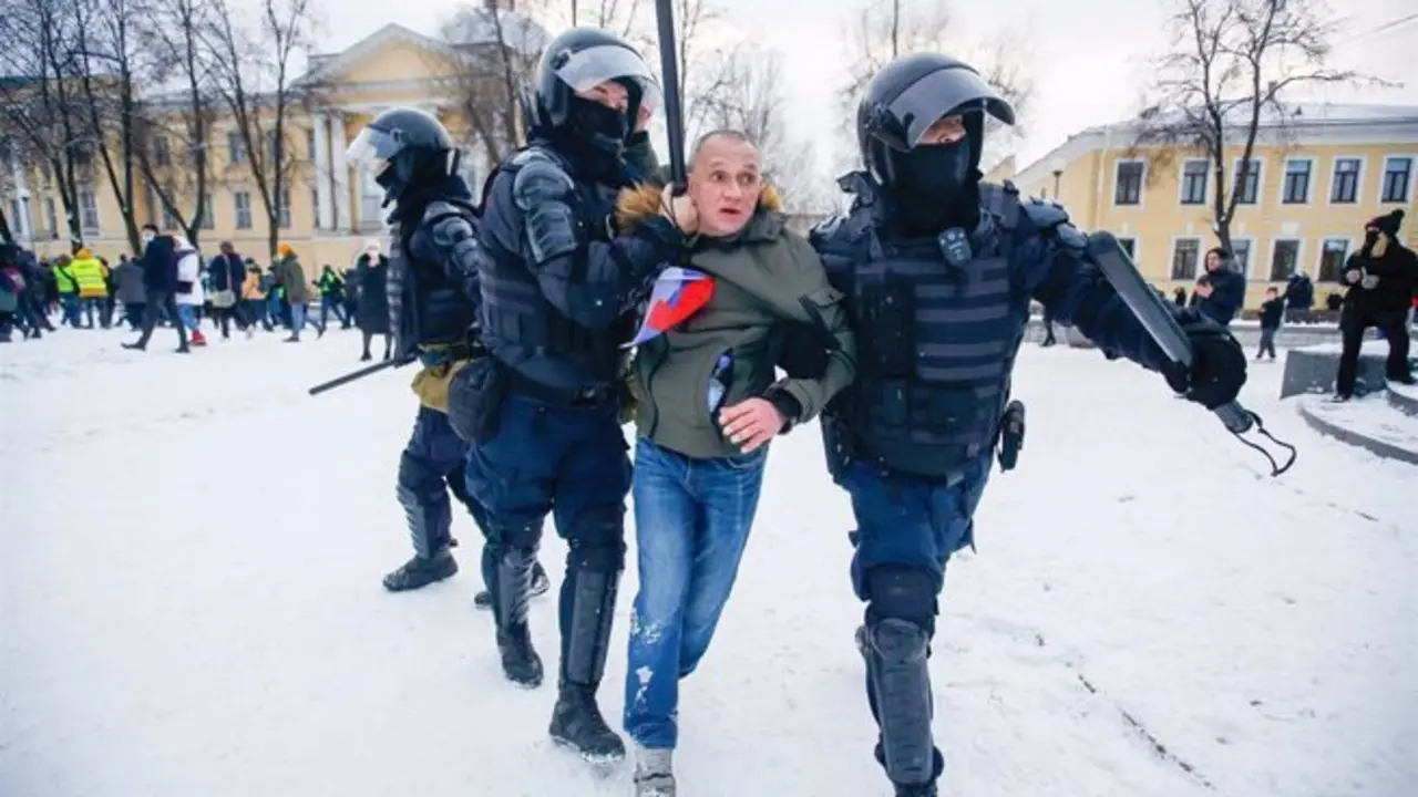 Detenciones en Rusia en las protestas contra la sentencia al l&iacute;der opositor Alexei Navalni. - Sergei Mikhailichenko/SOPA Image / DPA