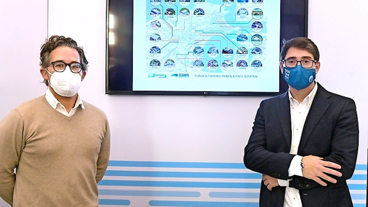 El concejal de Deportes, Felipe P&eacute;rez Manso (a la derecha), durante la presentaci&oacute;n, junto a Luis P&eacute;rez San Miguel, director del IMD de Santander.