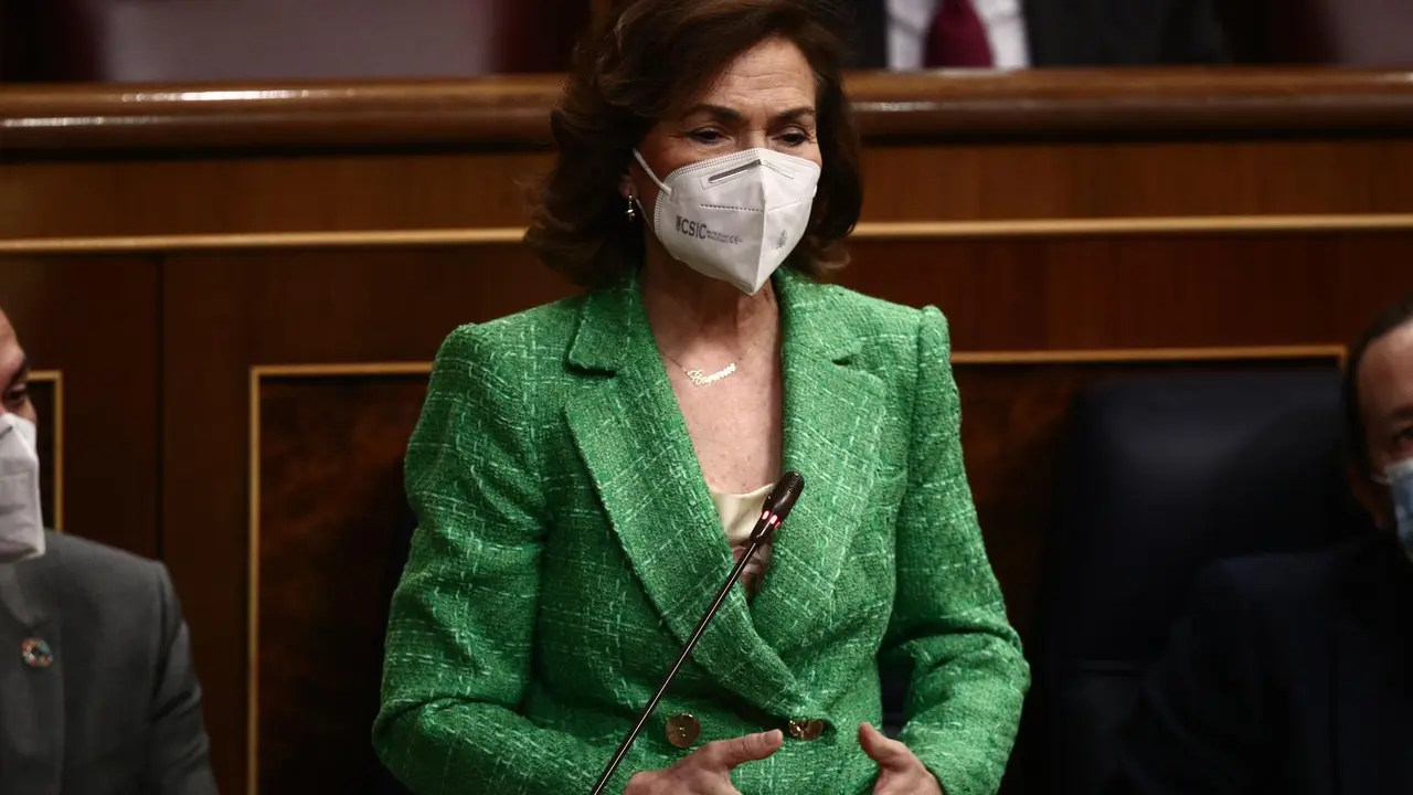 La vicepresidenta primera del Gobierno, Carmen Calvo, interviene durante la primera sesi&oacute;n de control al Gobierno de 2021.