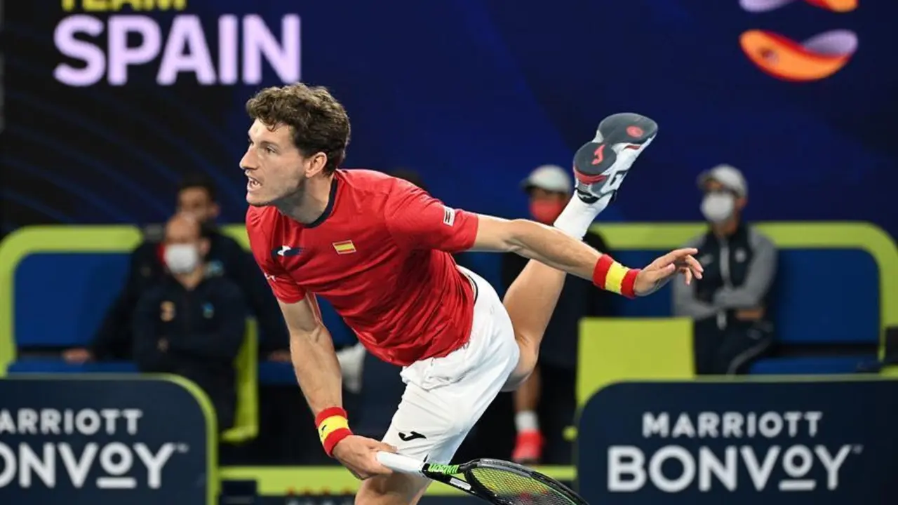 El espa&ntilde;ol Pablo Carre&ntilde;o Busta en acci&oacute;n contra el italiano Fabio Fognini durante su partido de semifinales del torneo de tenis de la Copa ATP en Melbourne Park en Melbourne, Australia, el 6 de febrero de 2021. (Tenis, Italia, Espa&ntilde;a) EFE/EPA/DEAN LEWINS AUSTRALIA Y NUEVA ZELANDA FUERA