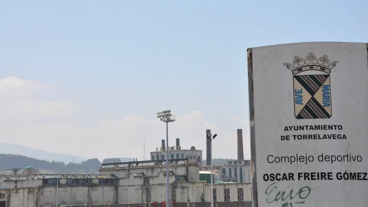 Imagen de la empresa Sniace en Torrelavega. / S.D.