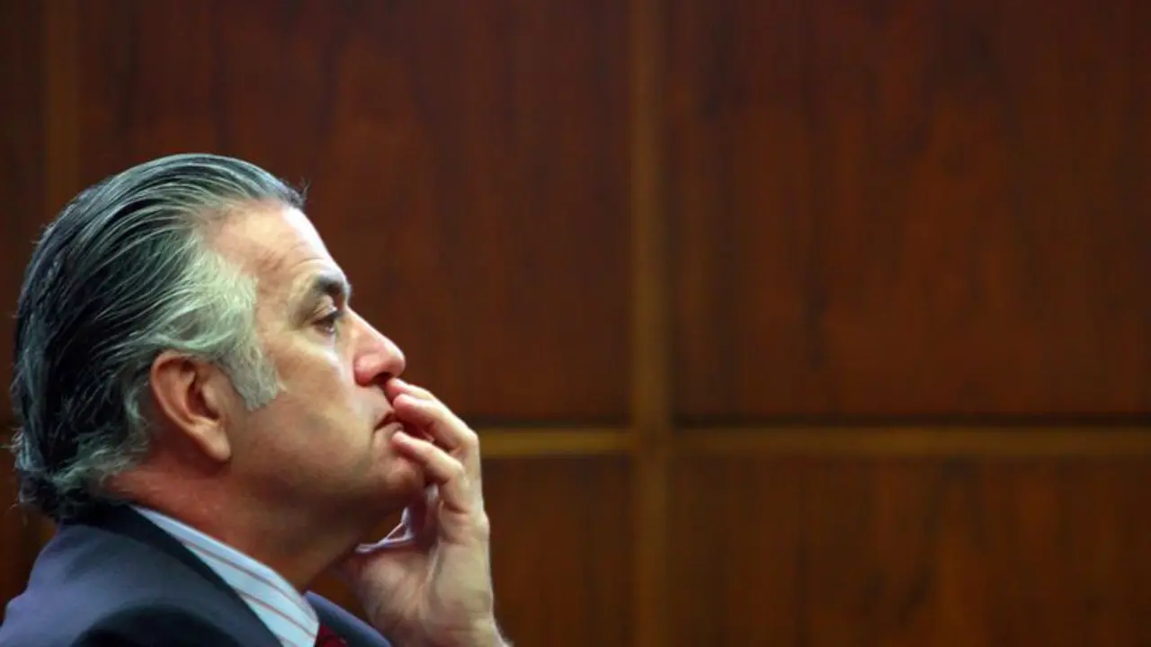 El extesorero del PP Luis B&aacute;rcenas se sienta desde este lunes en el banquillo.