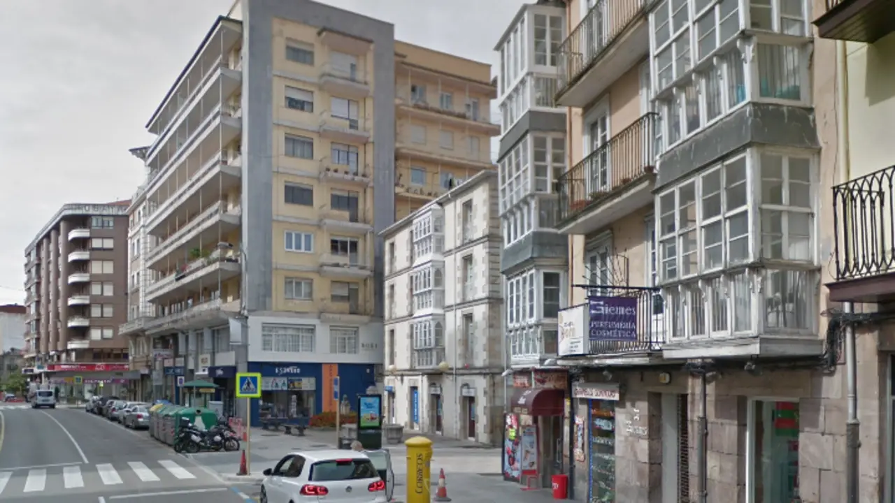 Vista de la calle Juli&aacute;n Ceballos en Torrelavega. / ALERTA