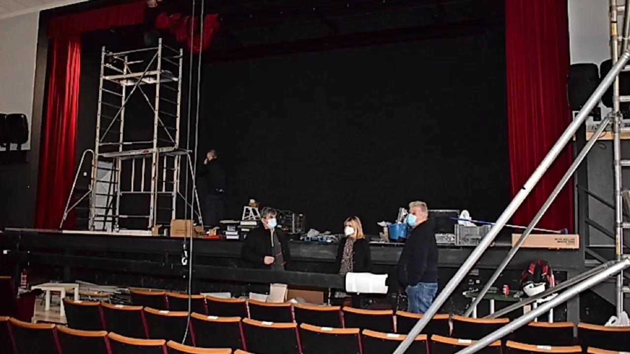 Ver&oacute;nica Samperio durante su visita al Teatro Vimenor. / ALERTA
