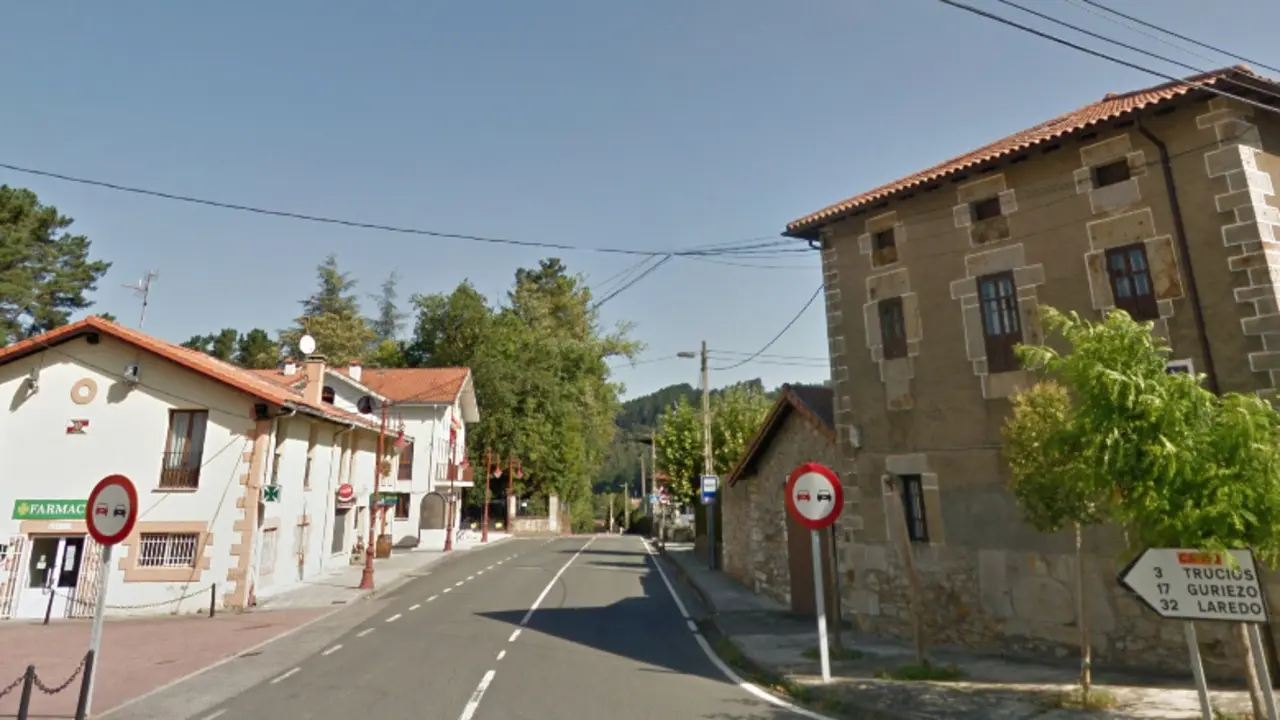 Vista de una calle en el Valle de Villaverde, Cantabria. / ALERTA
