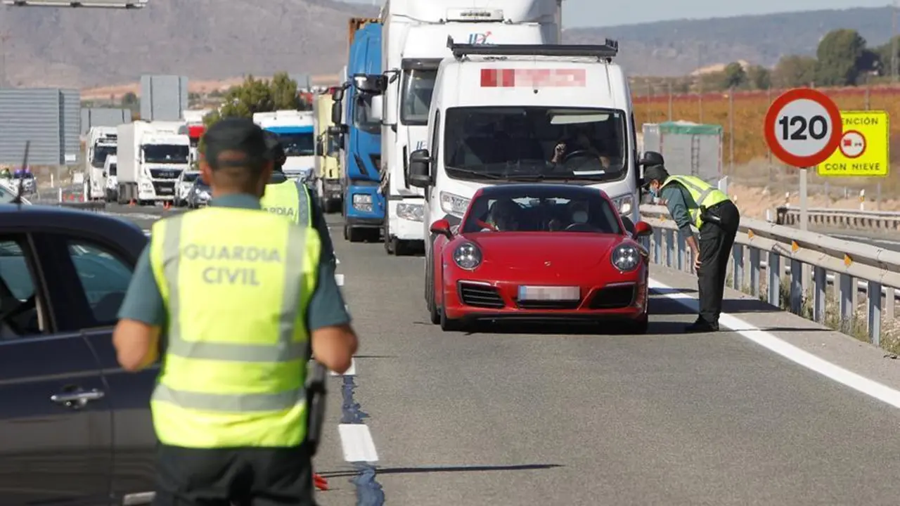 Un control de la Guardia Civil en la A-31 en la provincia de Alicante. EFE/ Morell/Archivo