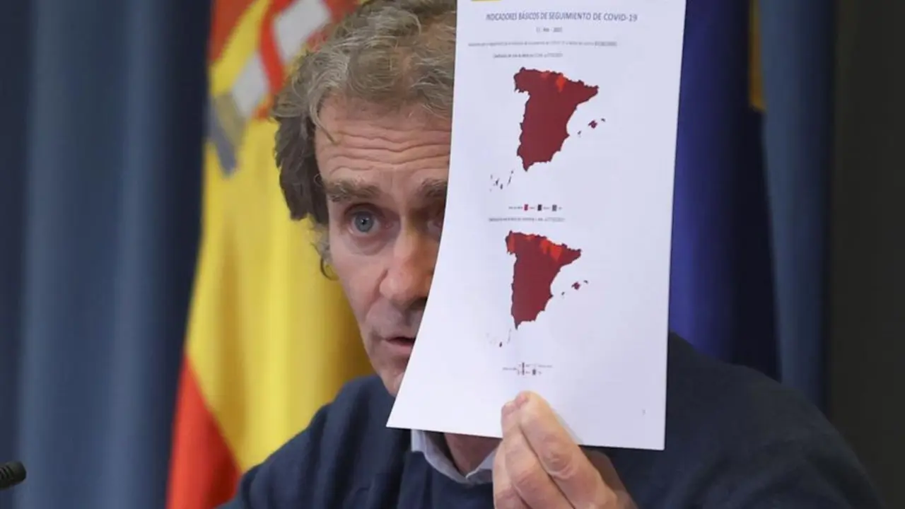 El director del Centro de Coordinaci&oacute;n de Alertas y Emergencias Sanitarias del Ministerio de Sanidad Fernando Sim&oacute;n, durante la rueda de prensa este jueves en la sede del ministerio en Madrid.- EFE/JJ Mart&iacute;n