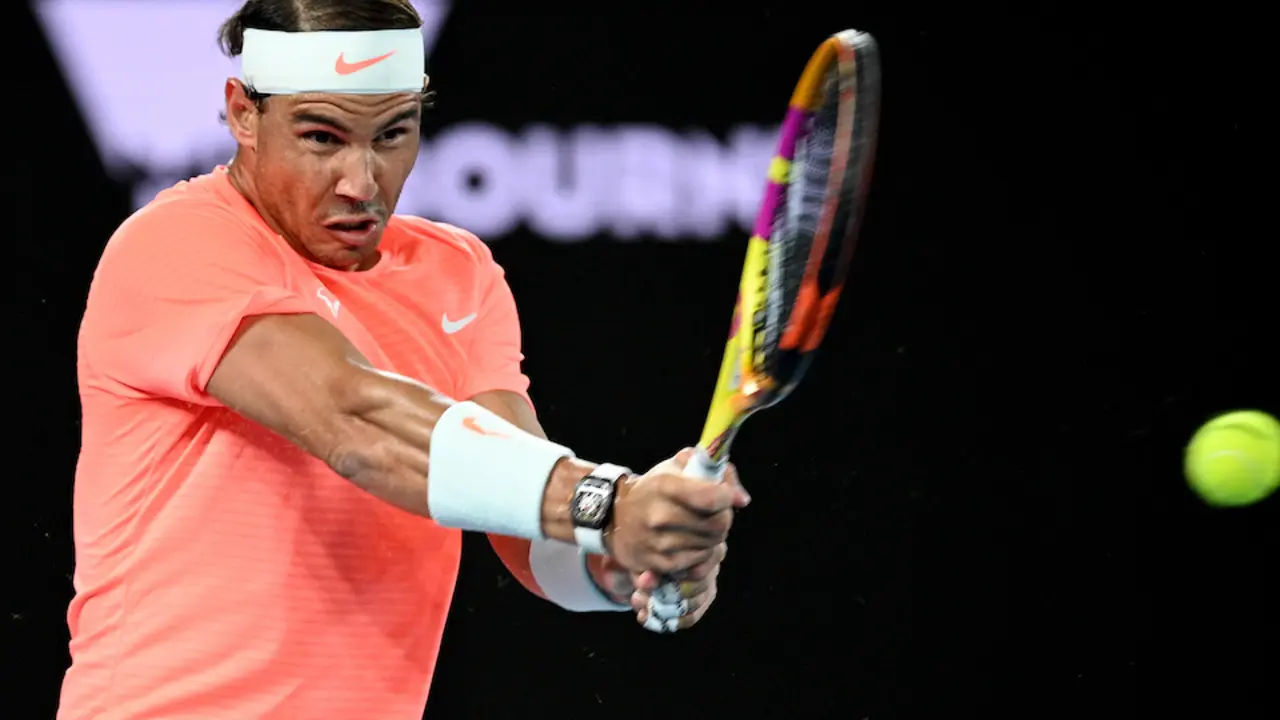 Rafael Nadal de Espa&ntilde;a en acci&oacute;n durante su partido de segunda ronda de individuales masculinos contra Michael Mmoh de los EE.UU. en el D&iacute;a 4 del Abierto de Australia en Melbourne Park en Melbourne, el jueves 11 de febrero de 2021. (AAP Image/Dean Lewins) SIN ARCHIVO, S&Oacute;LO PARA USO EDITORIAL