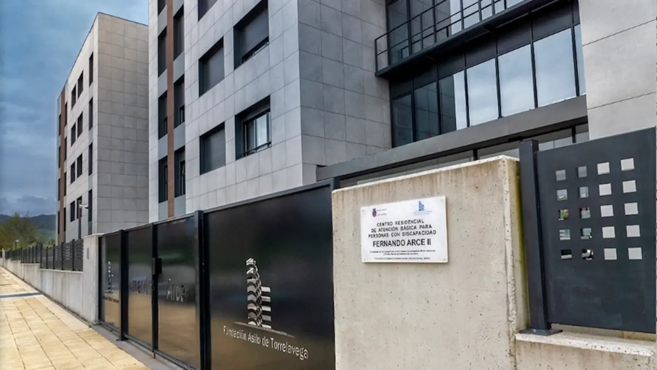 Vista del Centro de Educaci&oacute;n Especial Doctor Fernando Arce G&oacute;mez, en Torrelavega. / ALERTA