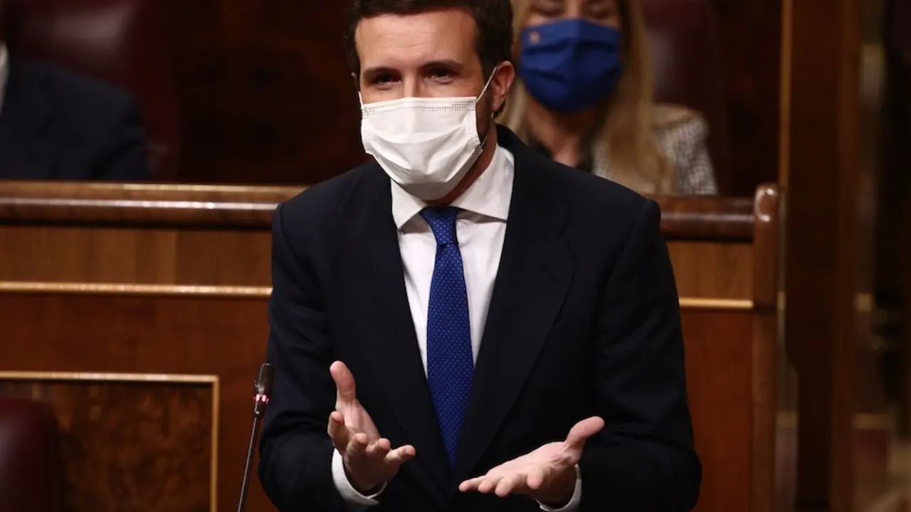 El l&iacute;der del PP, Pablo Casado, interviene durante una sesi&oacute;n de Control al Gobierno. / EDUARDO PARRA