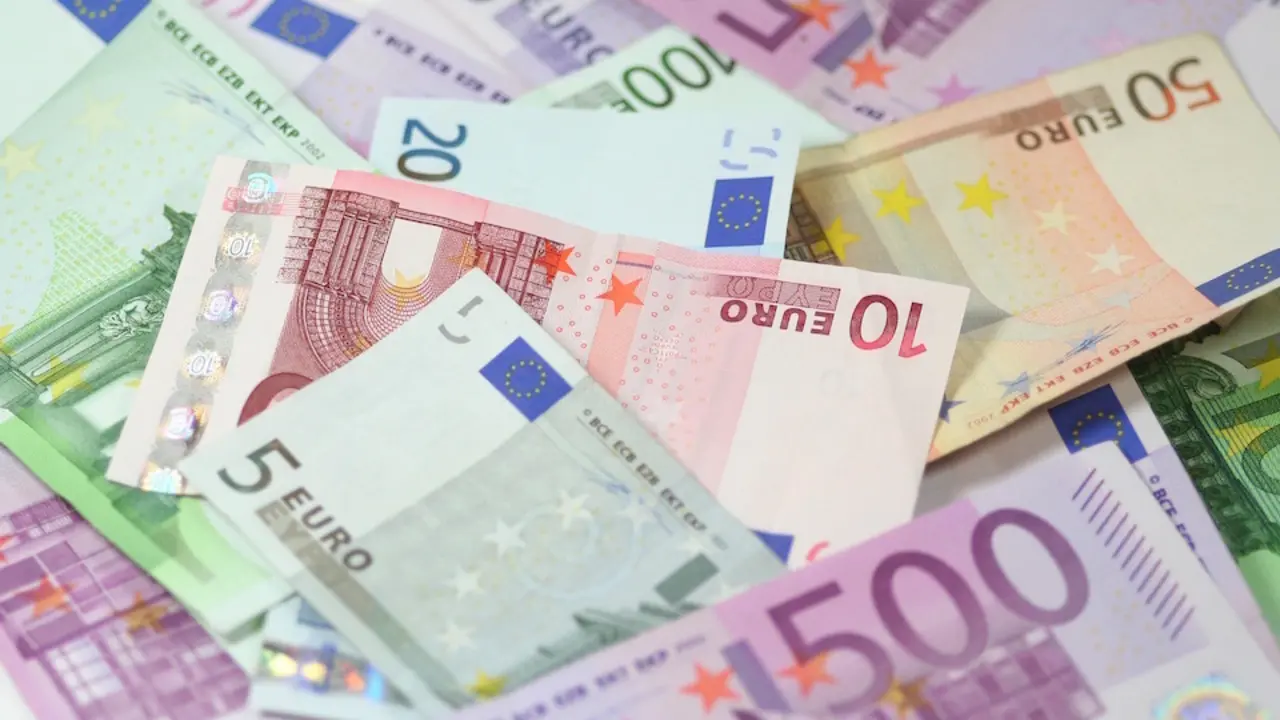 La pandemia dispara la deuda a un cierre r&eacute;cord de 1,3 billones en 2020. / ARCHIVO