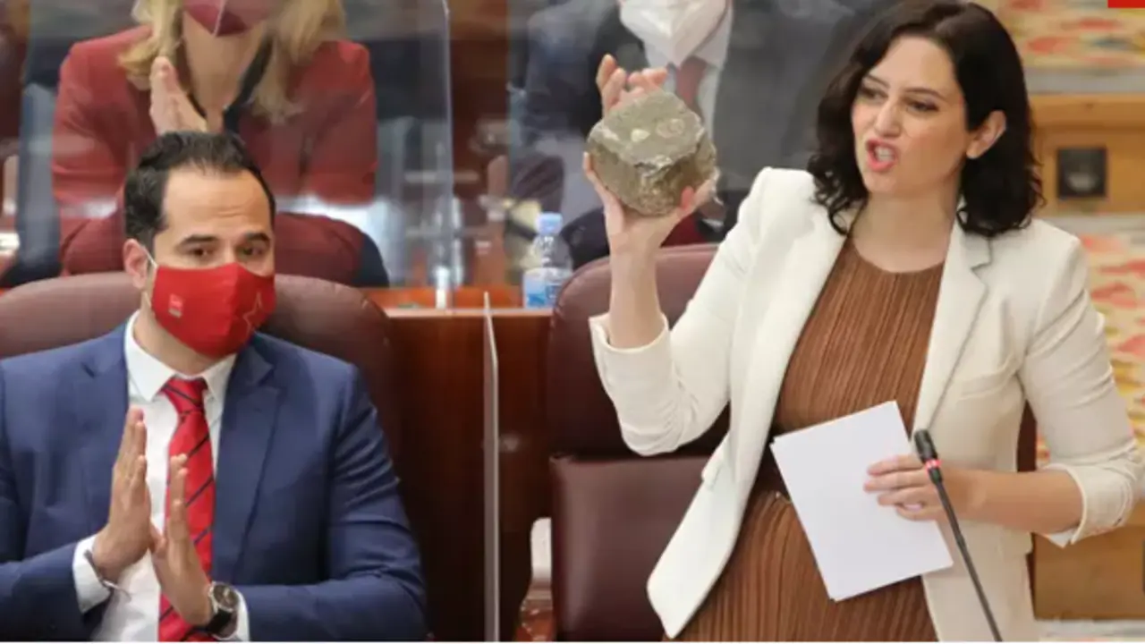 La presidenta de la Comunidad de Madrid, Isabel D&iacute;az Ayuso (d), junto al vicepresidente regional, Ignacio Aguado (centro). - Marta Fern&aacute;ndez Jara - Europa Press