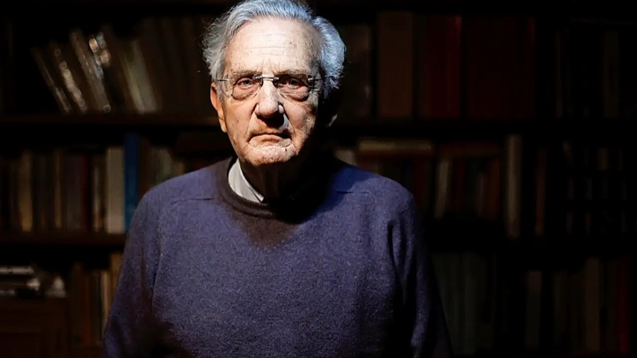 El presidente de la Fundaci&oacute;n Transici&oacute;n Espa&ntilde;ola, el exministro Rafael Arias-Salgado, durante una entrevista. Arias-Salgado ve impensable que en Espa&ntilde;a pueda volver a haber un intento de golpe de Estado como el del 23F, pero alerta de que "los populismos que denuncian el r&eacute;gimen del 78" s&iacute; representan un "riesgo" para la democracia. Arias-Salgado, de 79 a&ntilde;os, estuvo en el hemiciclo hace 40 a&ntilde;os sentado en la bancada azul como ministro de la Presidencia y posteriormente, repiti&oacute; en el Gobierno de UCD con Leopoldo Calvo Sotelo en Administraci&oacute;n Territorial. EFE/ Mariscal