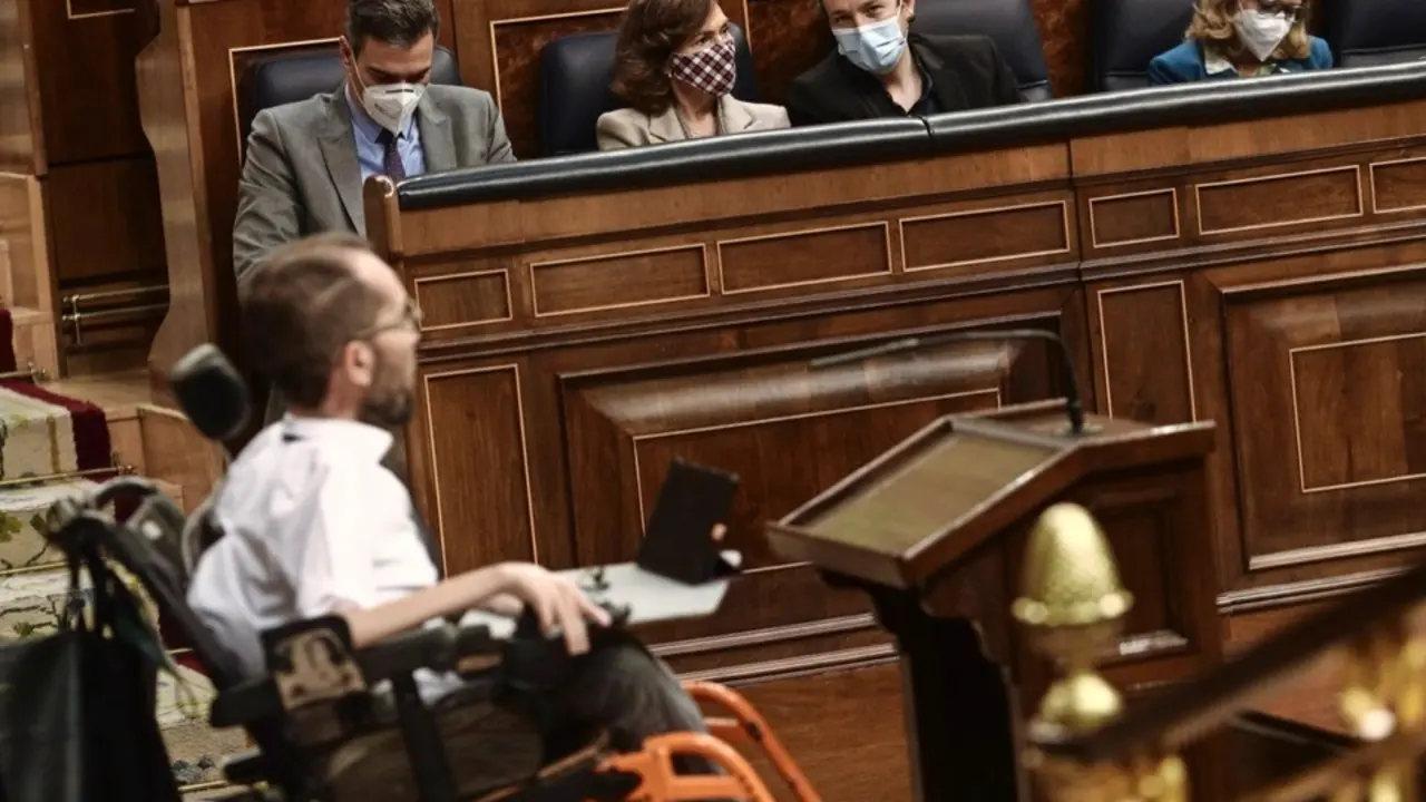 Pablo Echenique, Pedro S&aacute;nchez, Carmen Calvo, Pablo Iglesias, y Nadia Calvi&ntilde;o, en el Congreso.
/ E. PRESS