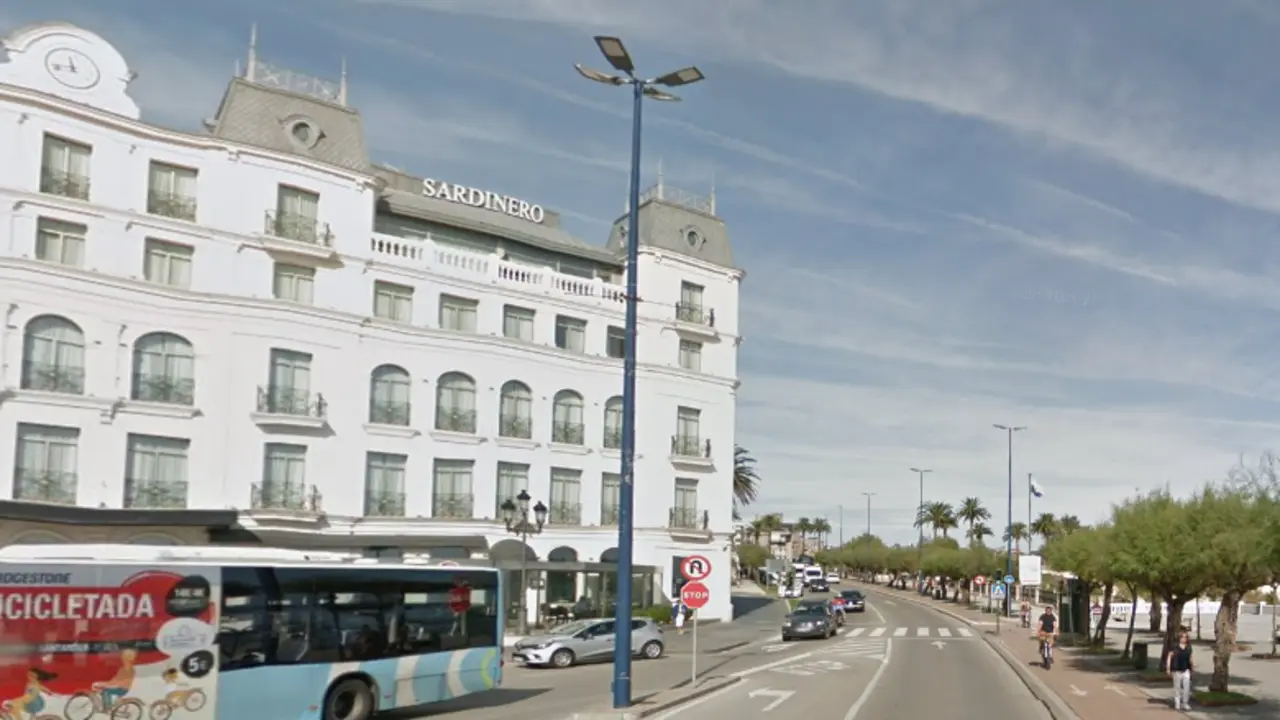 Vista del Hotel Sardinero situado en la Av. Reina Victoria en Santander. / ALERTA