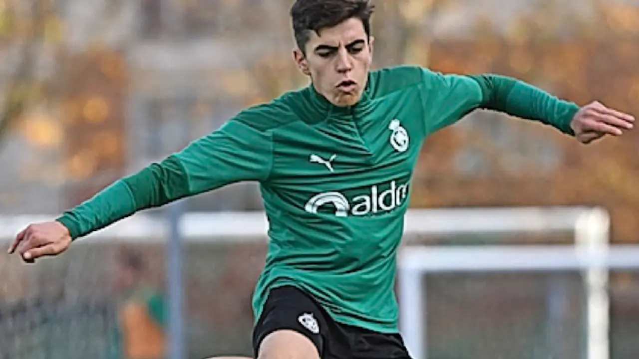 &Iacute;&ntilde;igo se ha asentado en el once inicial del equipo en detrimento de jugadores como Nana o Villapalos. / Hardy