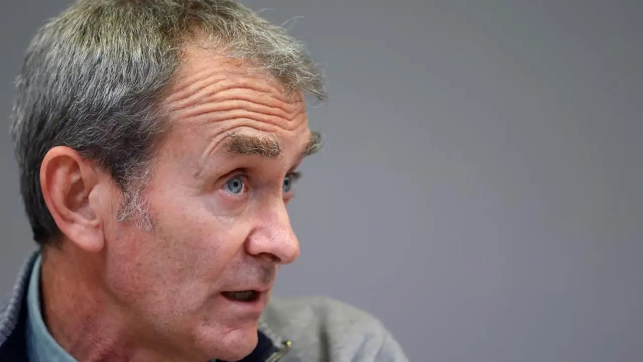 El director del Centro de Coordinaci&oacute;n de Alertas y Emergencias Sanitarias, Fernando Sim&oacute;n, durante la rueda de prensa ofrecida este jueves en Madrid para ofrecer los &uacute;ltimos datos de la evoluci&oacute;n de la pandemia del coronavirus en Espa&ntilde;a . EFE/Mariscal