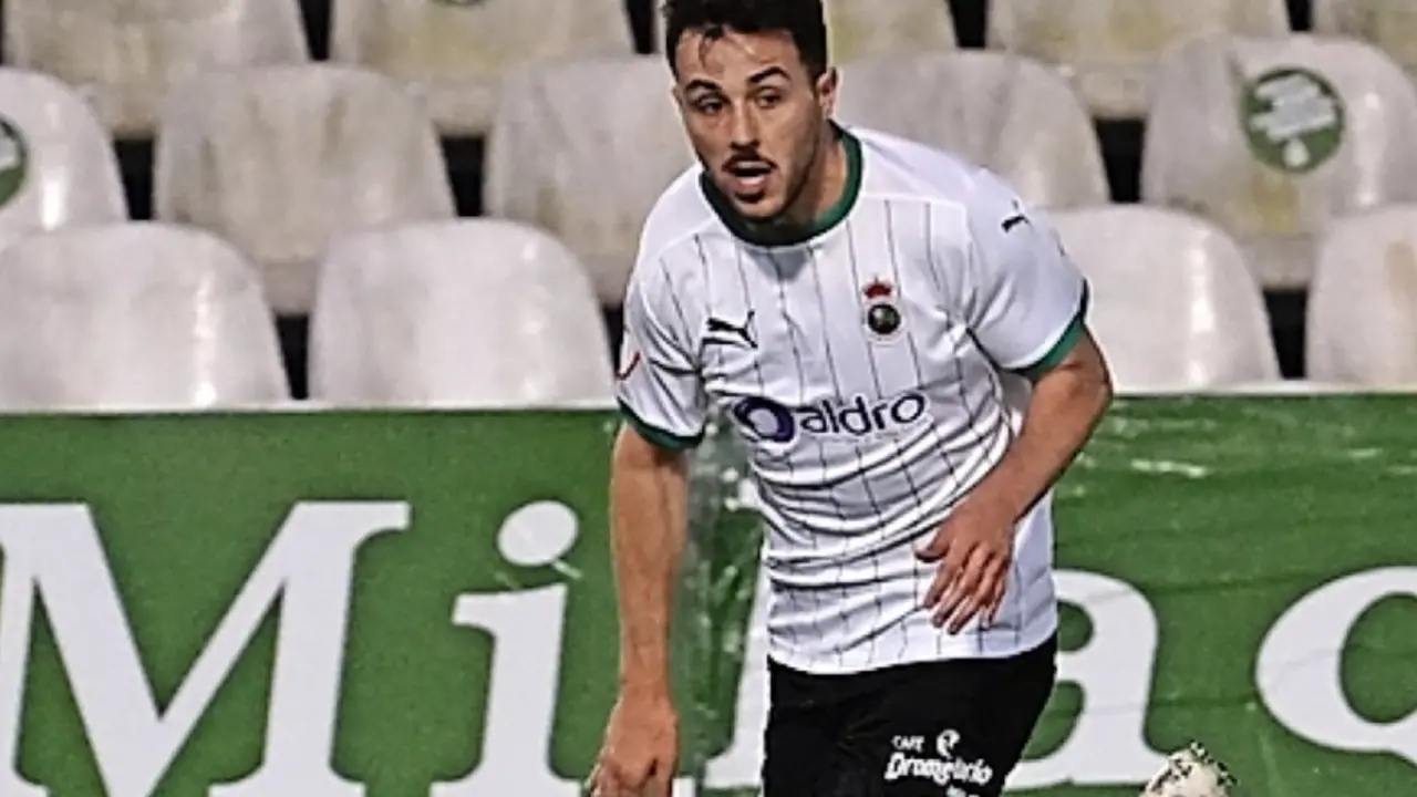 Traver ha participado ya en dos partidos con el Racing, ambos por banda derecha. / Hardy