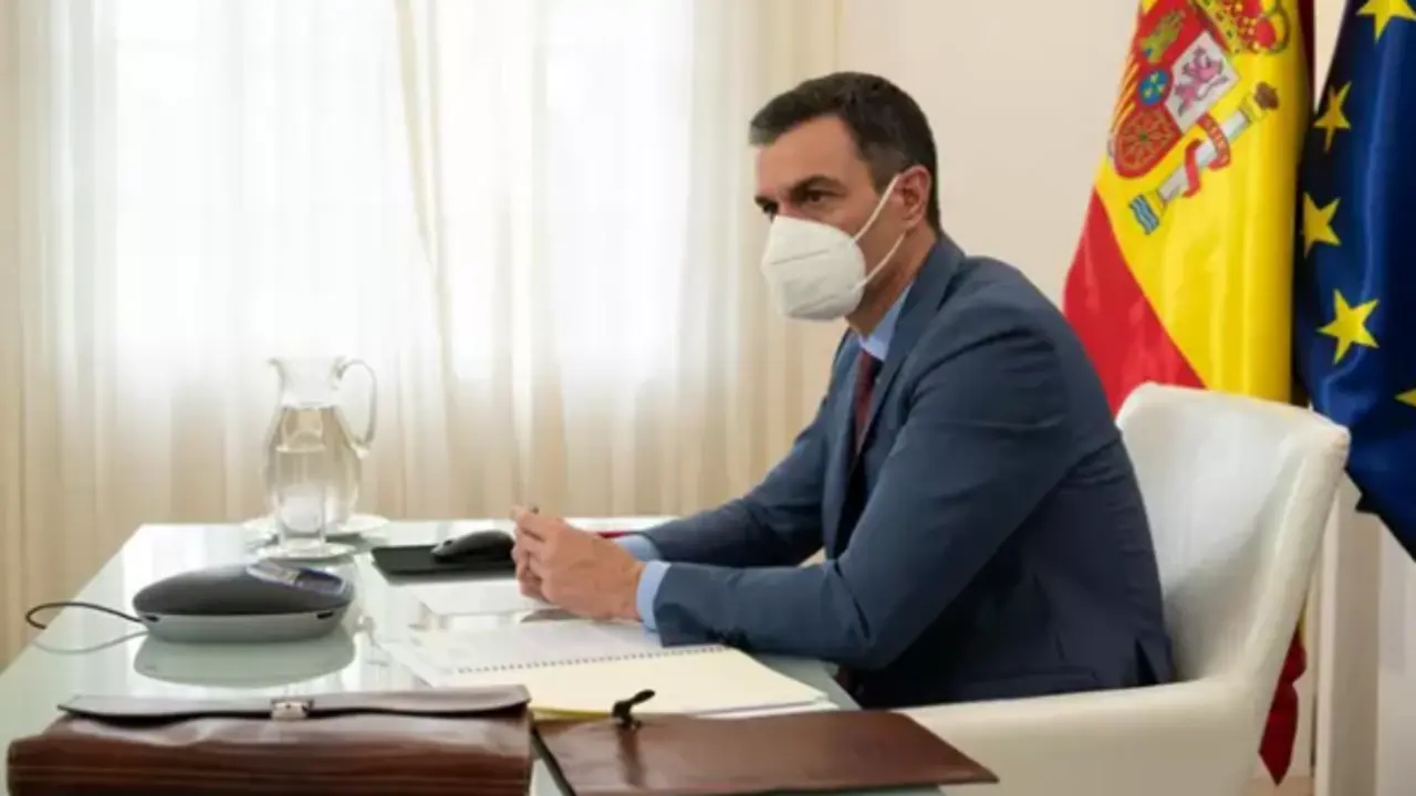 El presidente del Gobierno, Pedro S&aacute;nchez, participa por videoconferencia en la reuni&oacute;n del Consejo Europeo Extraordinario sobre el Coronavirus, en Madrid (Espa&ntilde;a), a 25 de febrero de 2021. - Pool Moncloa/Borja Puig de la Bellacasa