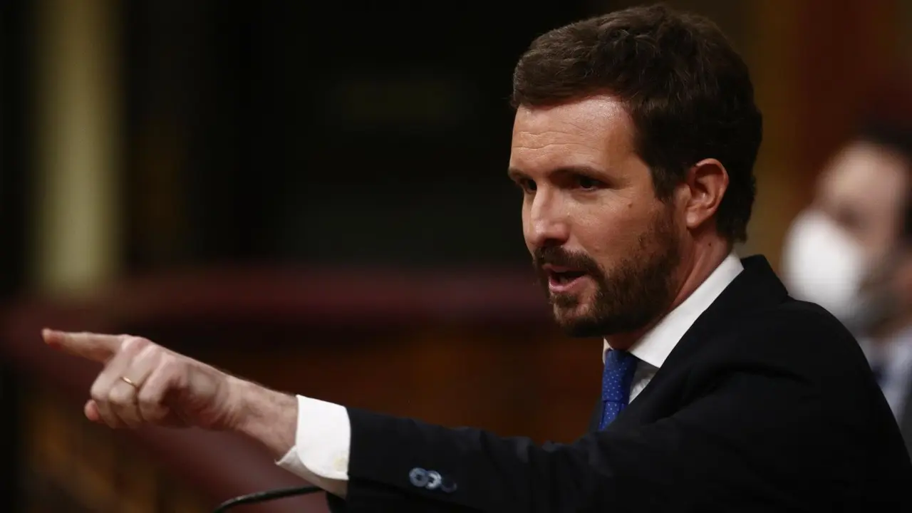 El l&iacute;der del PP, Pablo Casado, interviene durante una sesi&oacute;n de Control al Gobierno en el Congreso de los Diputados, en Madrid, (Espa&ntilde;a), a 24 de febrero de 2021. El pleno estar&aacute; marcado por la intervenci&oacute;n del presidente del Gobierno quien tendr&aacute; que res
