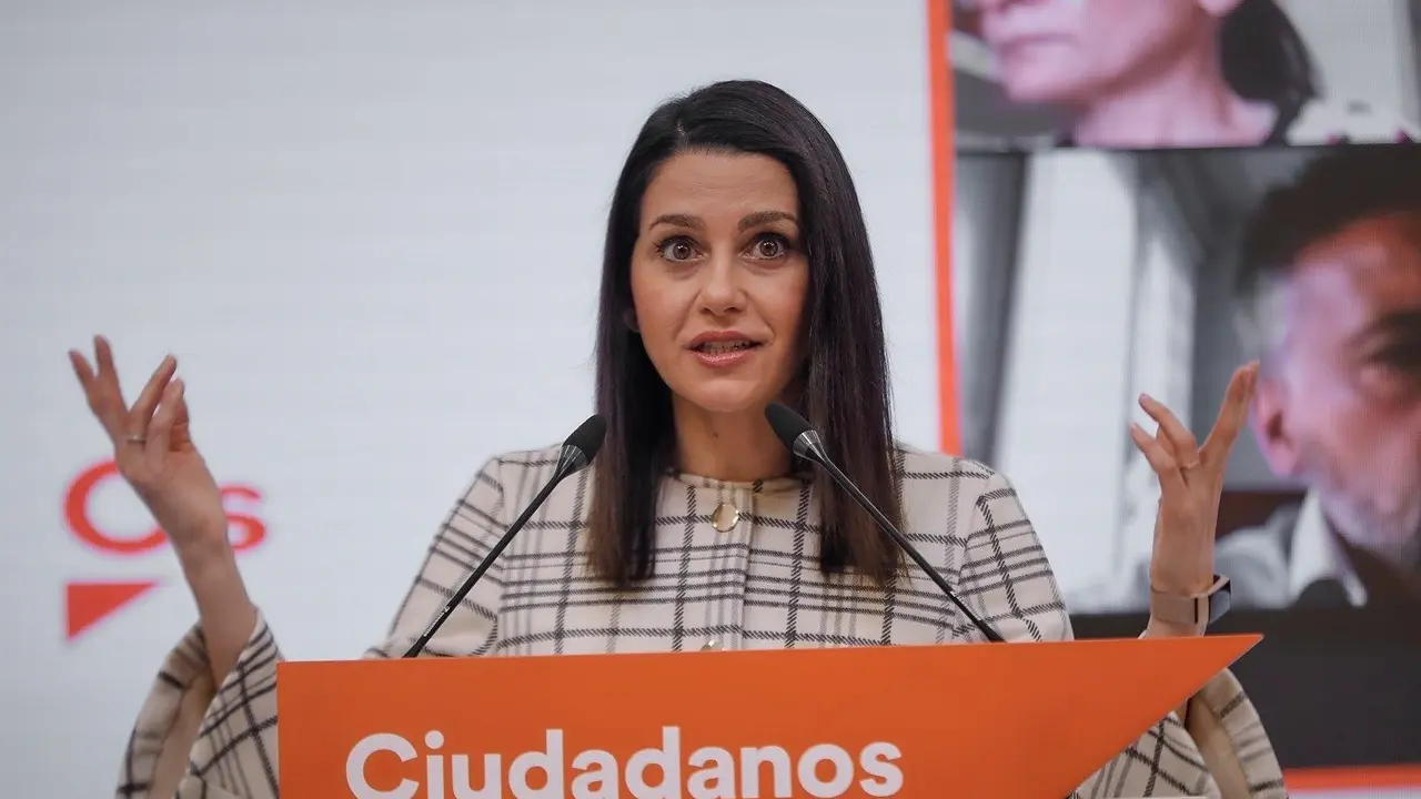 La presidenta de Ciudadanos, In&eacute;s Arrimadas, en rueda de prensa tras una reuni&oacute;n del Comit&eacute; Permanente del partido