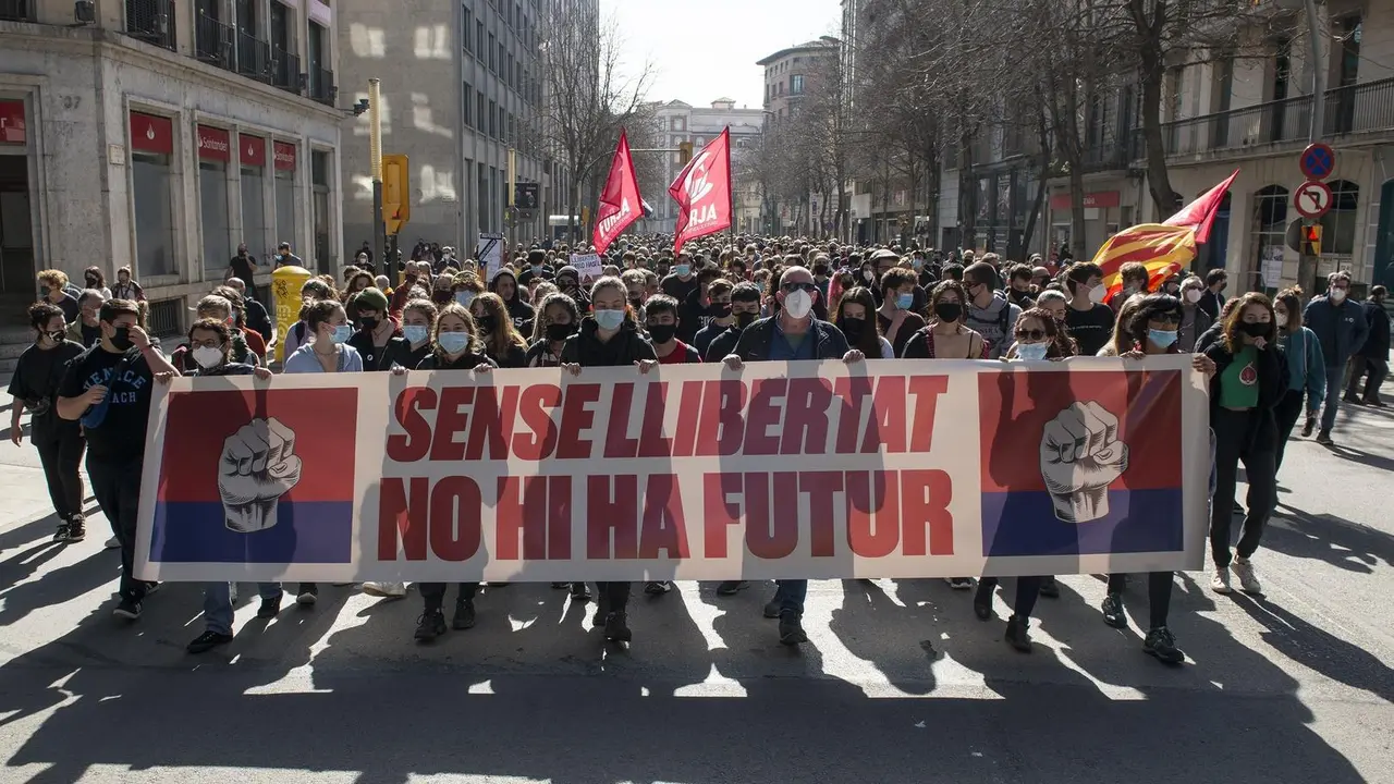 800 Personas Se Manifiestan En Girona Por La Libertad De Expresi&oacute;n