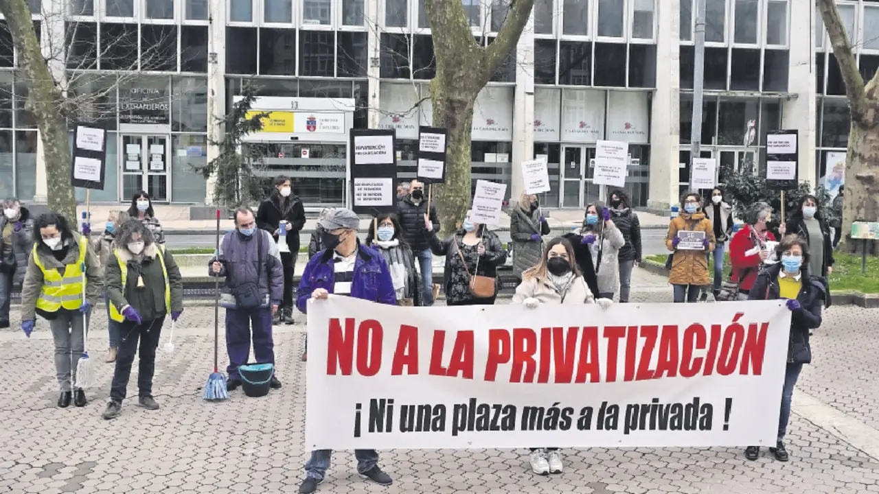 Protesta de los trabajadores en la calle Vargas. / Hardy