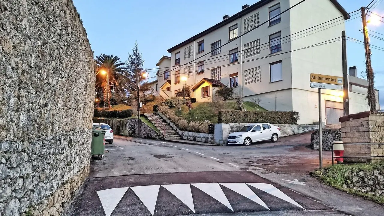 Uno de los badenes instalados en Comillas. / ALERTA