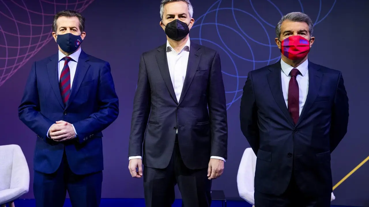 Debate entre los candidatos a la presidencia del FC Barcelona; Toni Freixa, V&iacute;ctor Font y Joan Laporta (de izquierda a derecha)