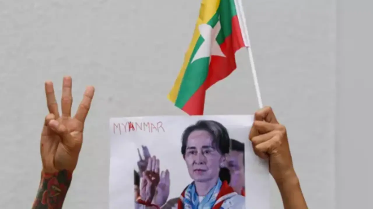 Protestas en Bangkok contra la junta militar golpista en Birmania - CHAIWAT SUBPRASOM / ZUMA PRESS / CONTACTOPHOTO