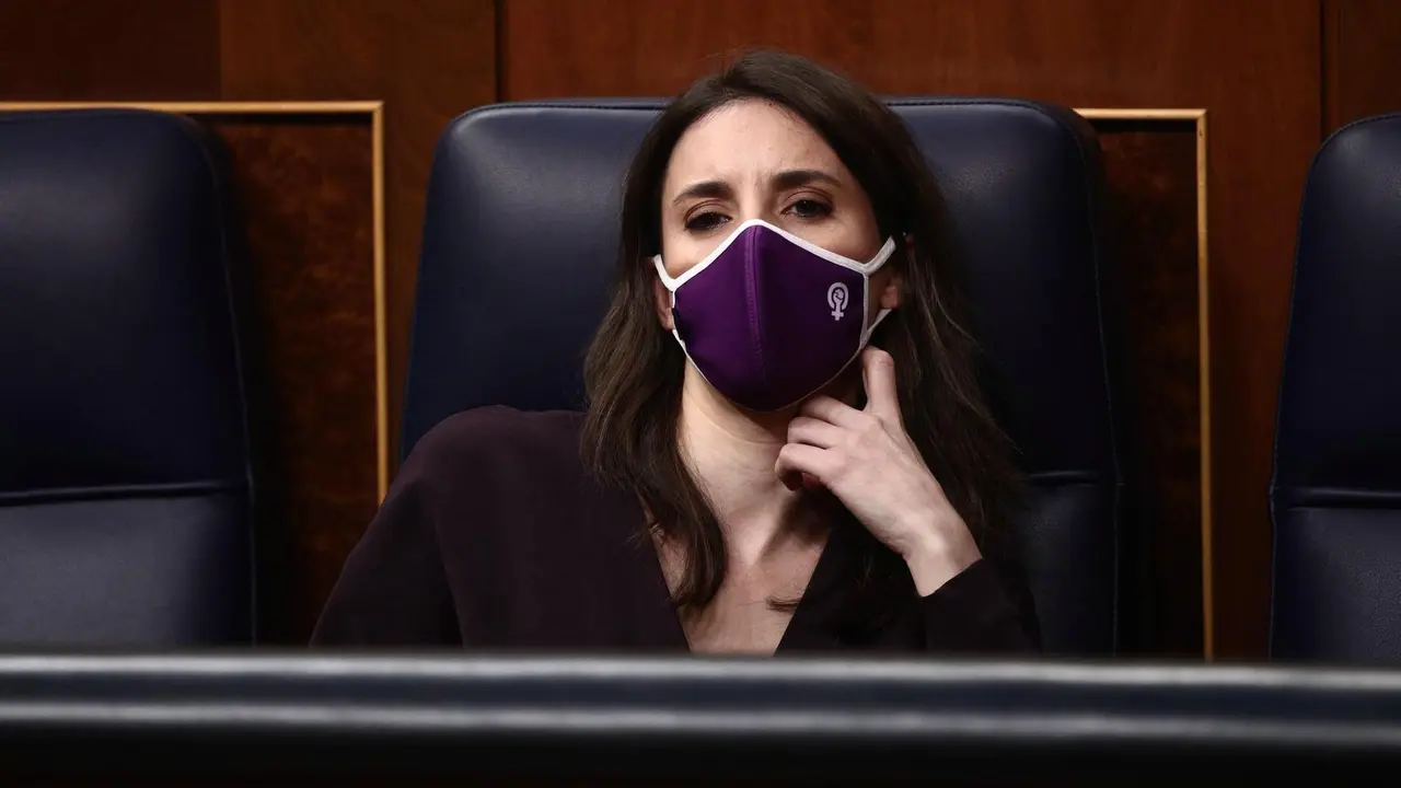 Igualdad acusa al PSOE de bloquear de nuevo el debate de las leyes Trans y LGTBI en el Consejo de Ministros