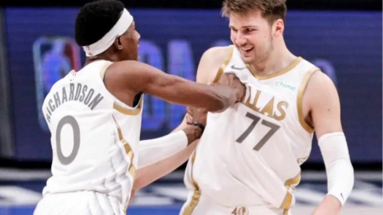 Luka Doncic y Josh Richardson con Dallas Mavericks. / E. PRESS