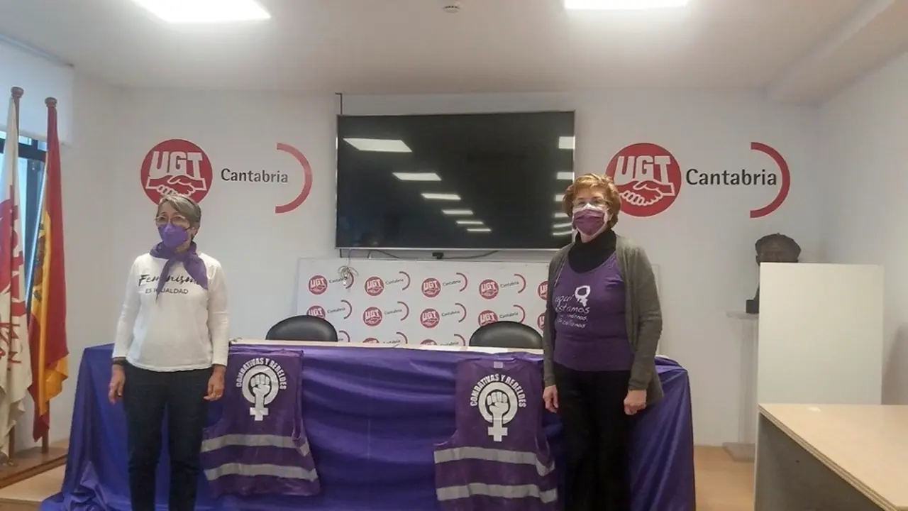 Ana Bolado y Mar&iacute;a &Aacute;ngeles Ruiz Tagle, portavoces de la plataforma feminista, presentando los actos del 8M. / Hardy