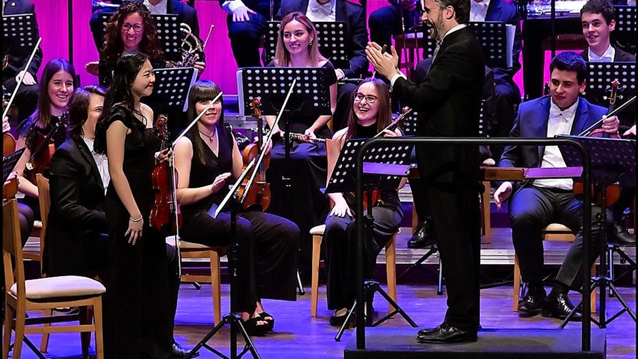 La Orquesta Sinf&oacute;nica Juvenil UIMP durante un concierto. / alerta