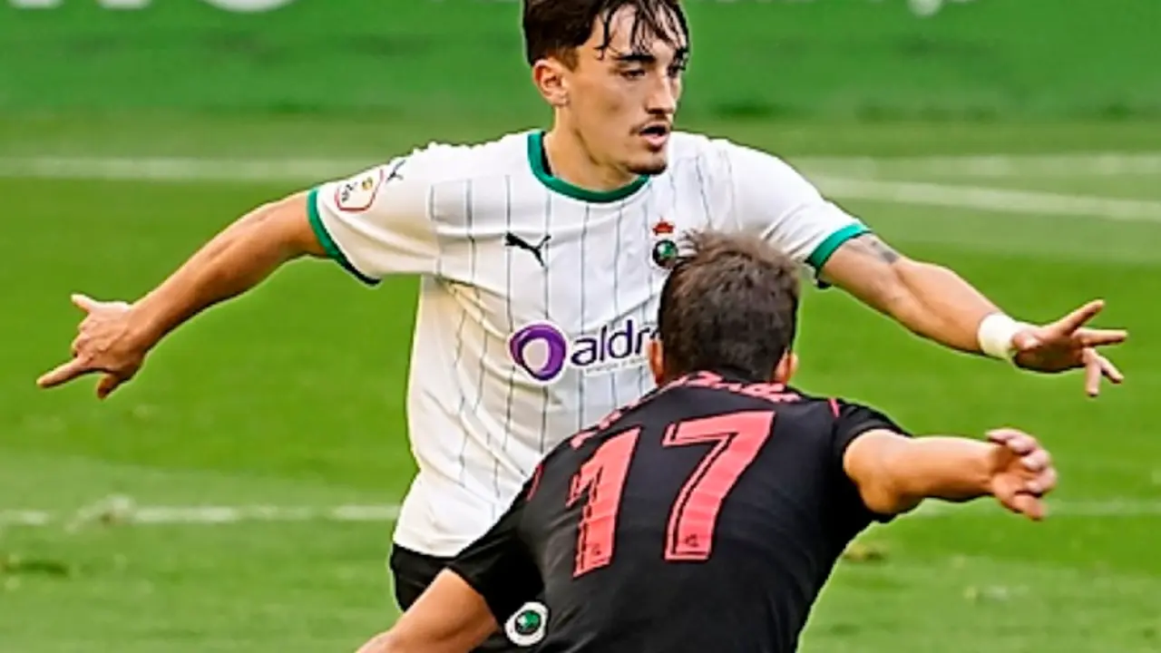 Diego Ceballos, presionado por Aitor Aranzabe. / Hardy