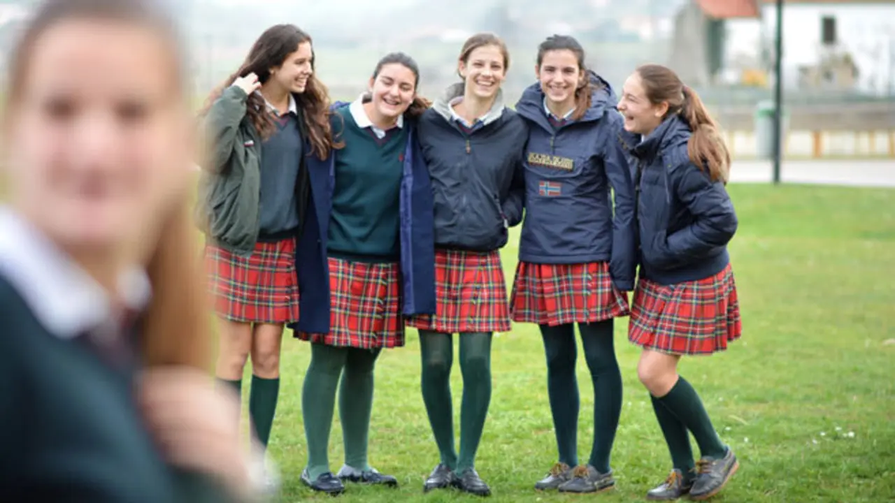 Alumnas del Colegio privado Pe&ntilde;alabra en Mogro, Cantabria.