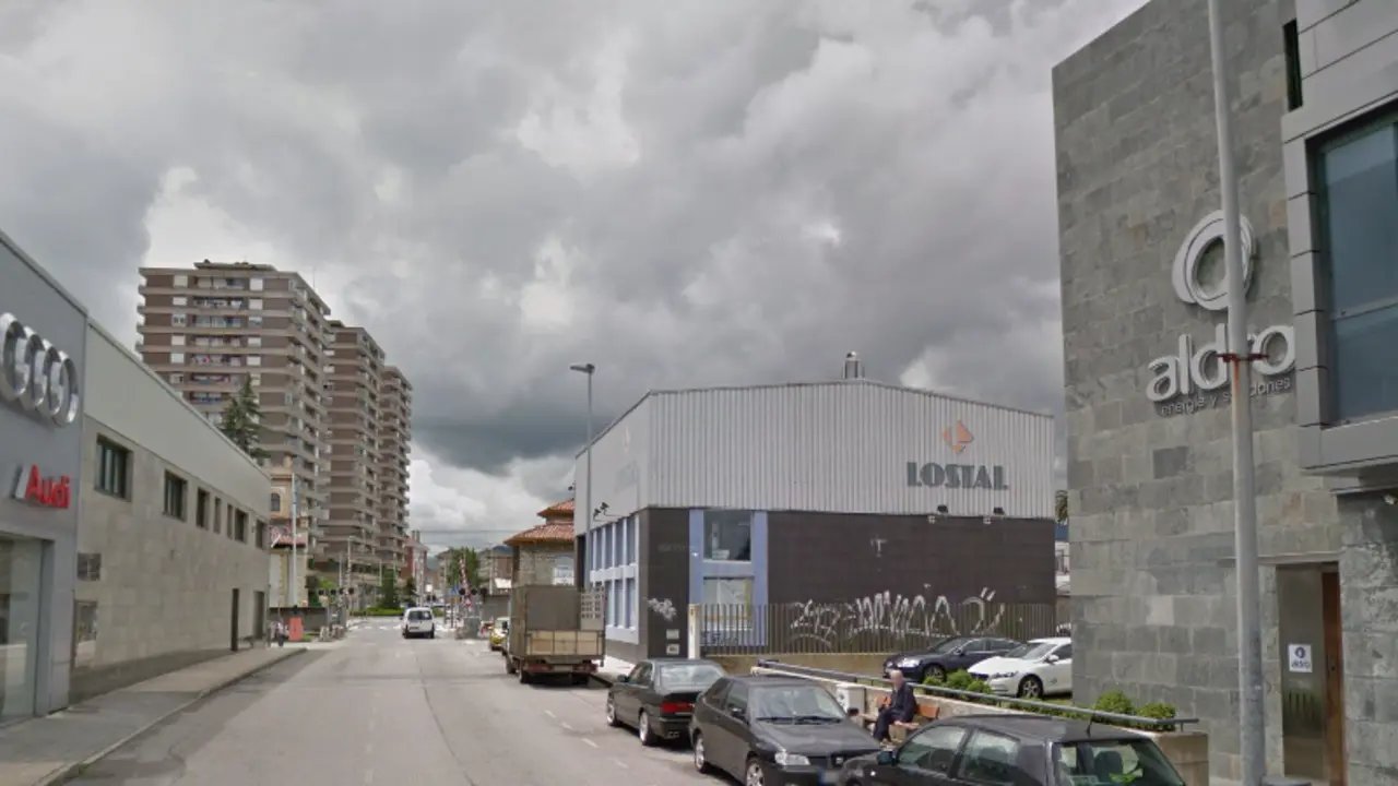 Vista de la sede de Aldro Energ&iacute;a en el Paseo de El Ni&ntilde;o en Torrelavega. / ALERTA