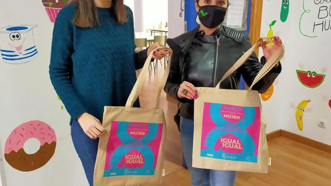 Roc&iacute;o G&aacute;ndara, concejala de Noja, con jefa estudios Colegio Palacio