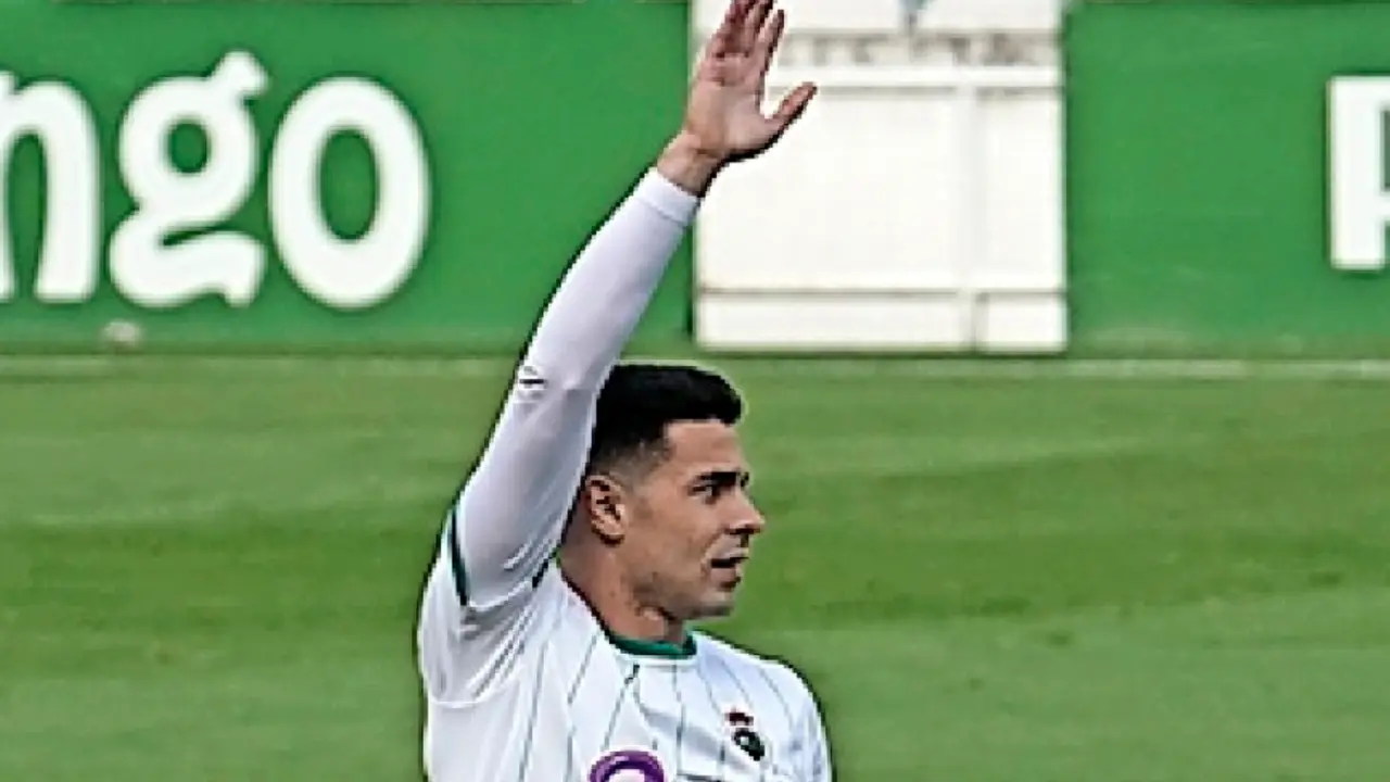 &Aacute;lvaro Bustos, con su protecci&oacute;n a&uacute;n visible en la mu&ntilde;eca izquierda. / Hardy
